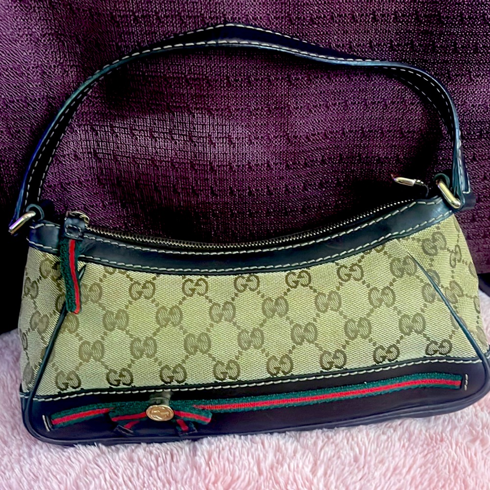 Gucci handbag great condition light wear on inside canvas of bag.